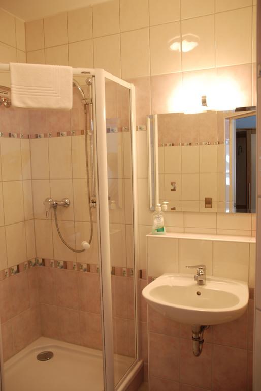 Raeuberschaenke Hotell Oederan Rom bilde